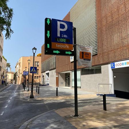 Apartamento Con Parking Gratis En El Centro, 2 Dormitorios อัลเมรีอา ภายนอก รูปภาพ