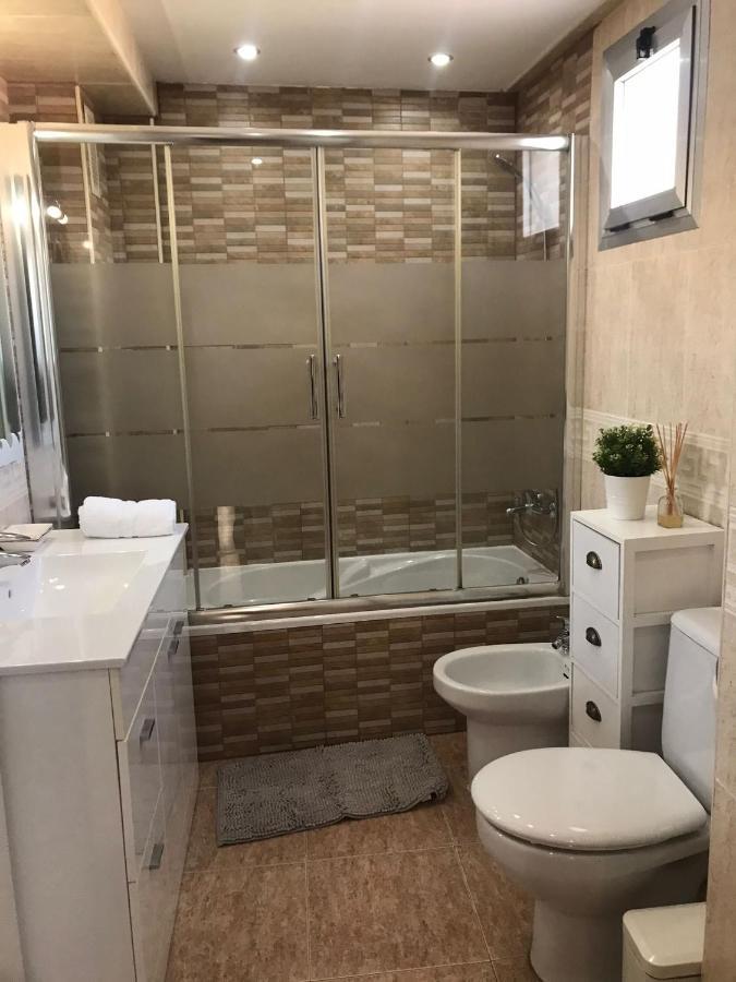 Apartamento Con Parking Gratis En El Centro, 2 Dormitorios อัลเมรีอา ภายนอก รูปภาพ