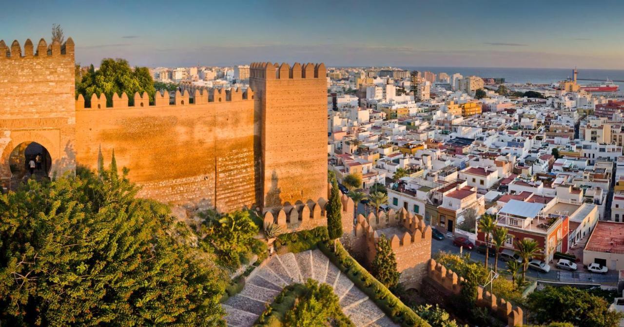 Apartamento Con Parking Gratis En El Centro, 2 Dormitorios อัลเมรีอา ภายนอก รูปภาพ